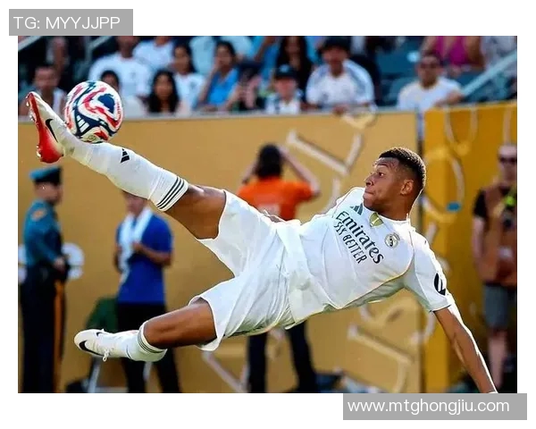 姆巴佩正式宣布加盟皇家马德里，转会费创纪录，球迷热议皇马未来战绩